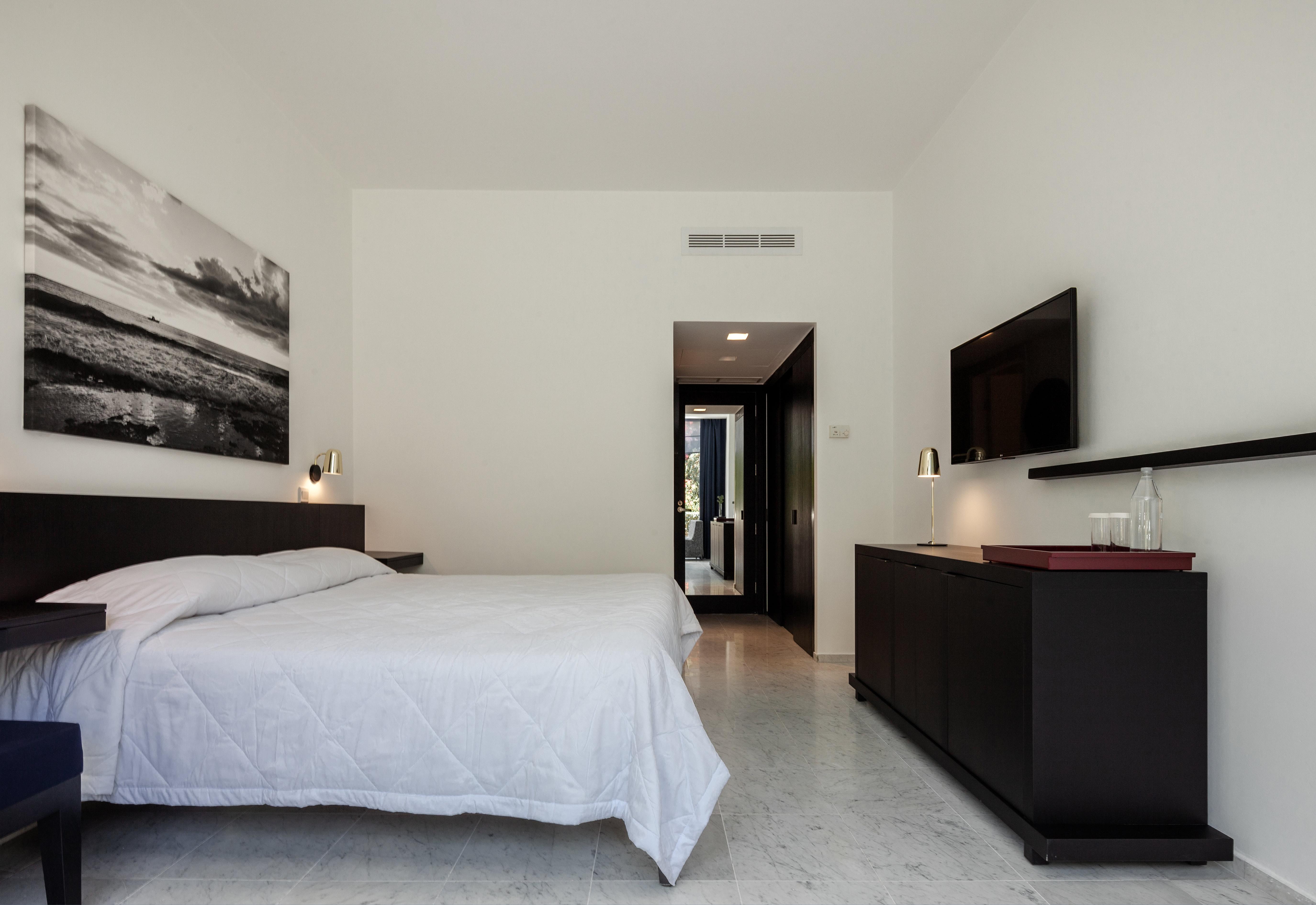 Hotel Almyra Paphos Exteriér fotografie A room at the hotel