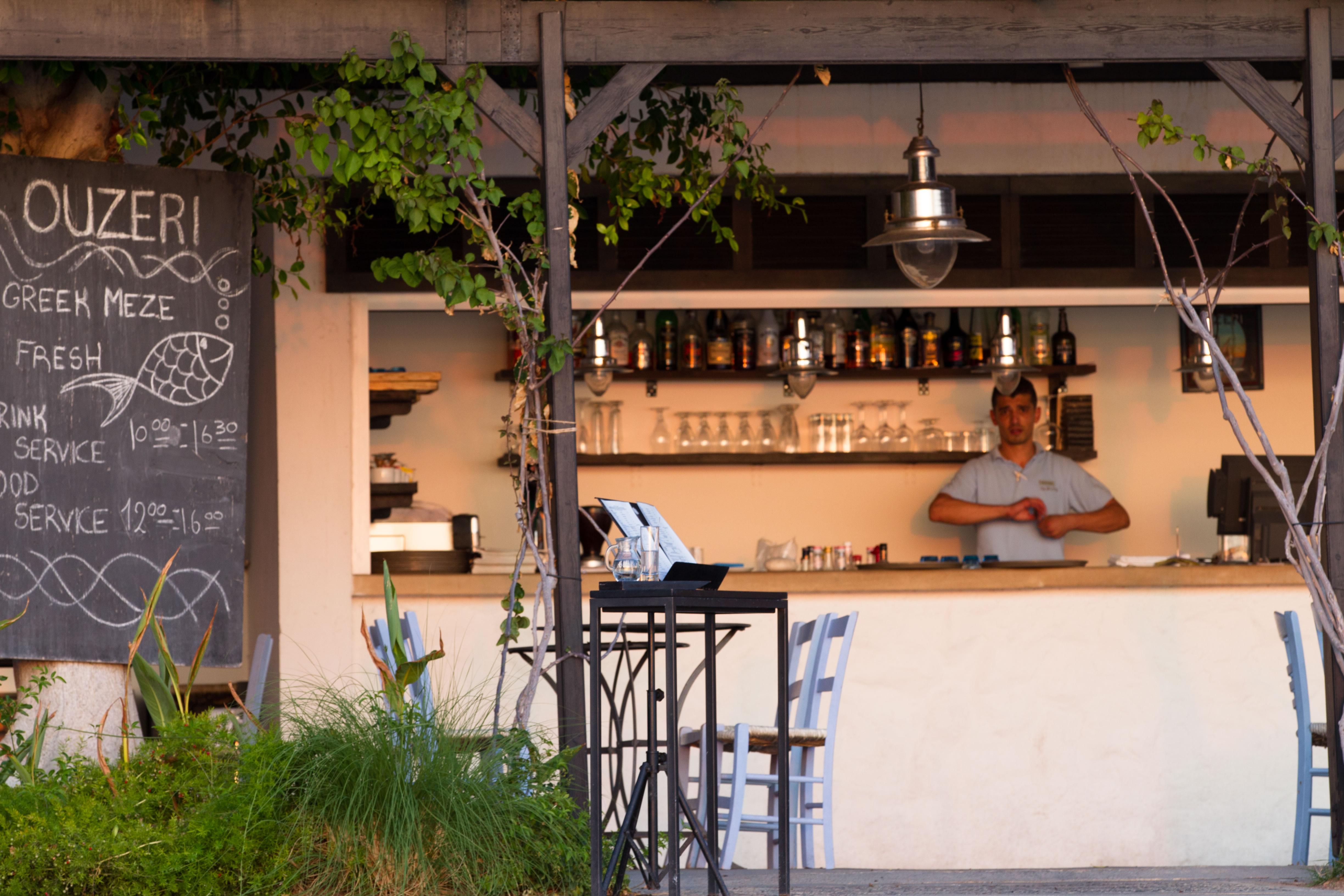 Hotel Almyra Paphos Exteriér fotografie A tavern in Athens