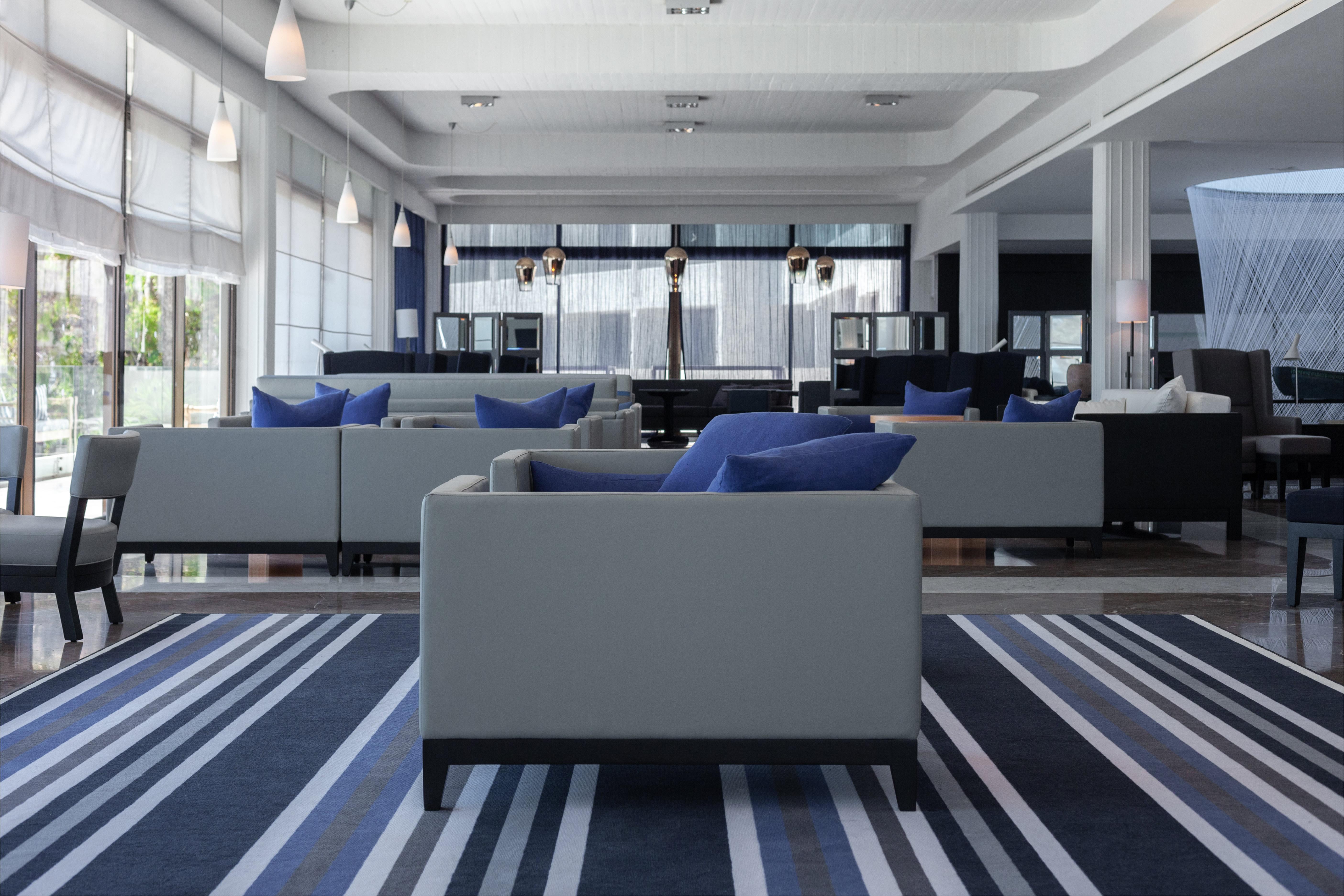 Hotel Almyra Paphos Exteriér fotografie The lounge at the airport