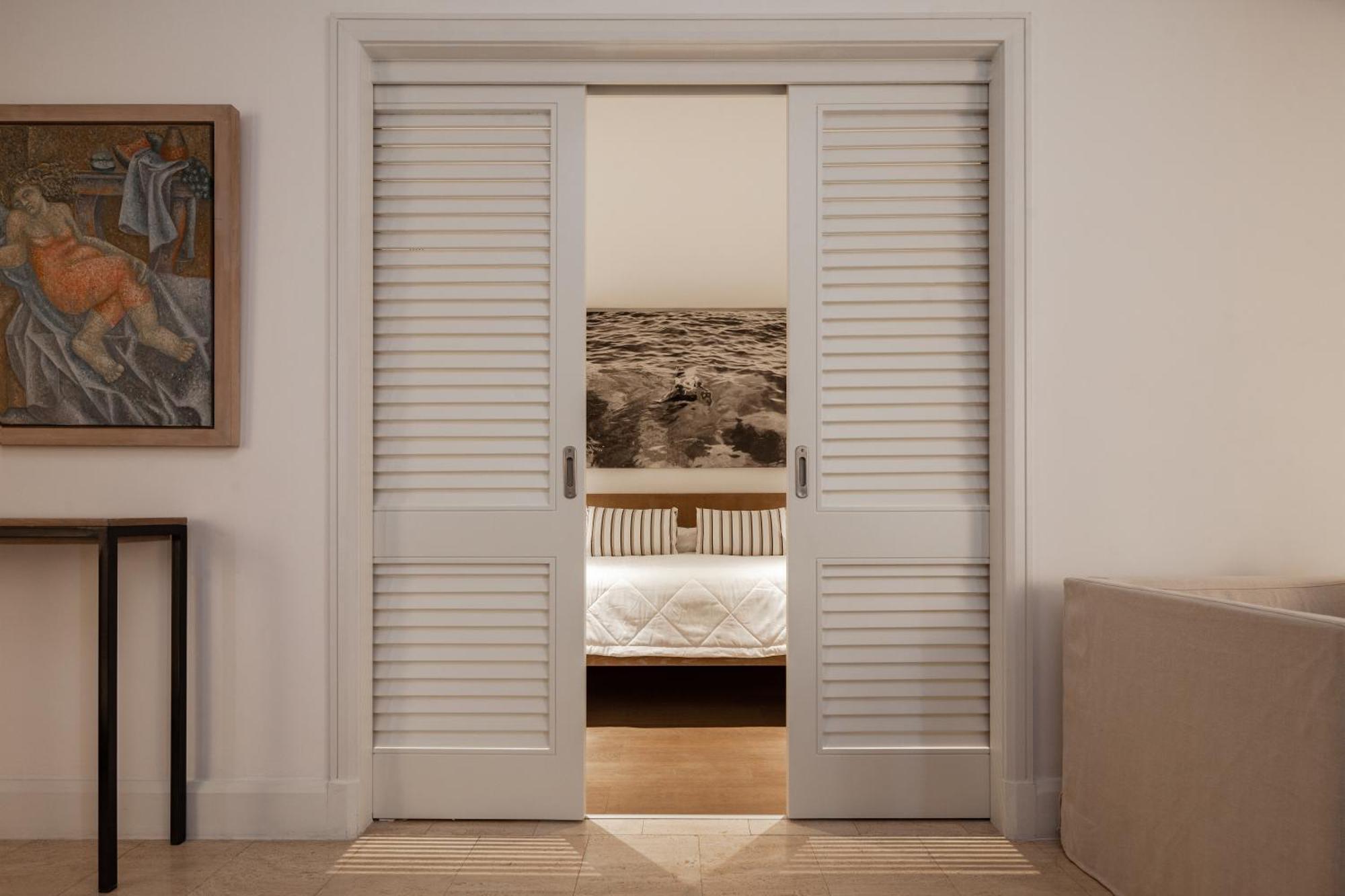 Hotel Almyra Paphos Exteriér fotografie A pocket door