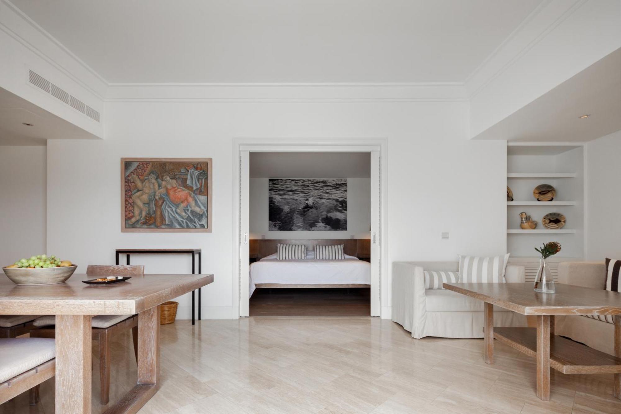 Hotel Almyra Paphos Exteriér fotografie A suite at the Four Seasons Hotel