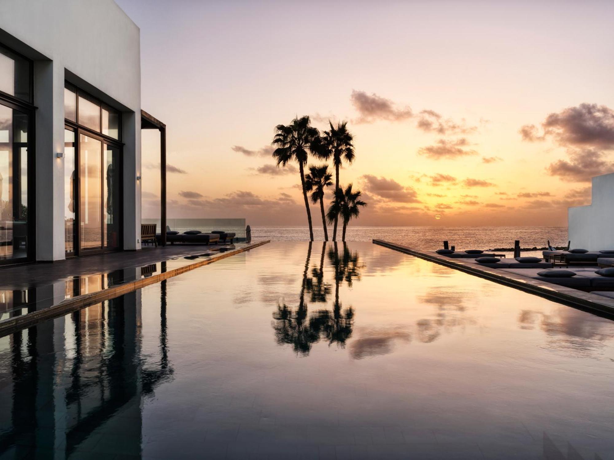 Hotel Almyra Paphos Exteriér fotografie Sunset at the St Regis Maldives
