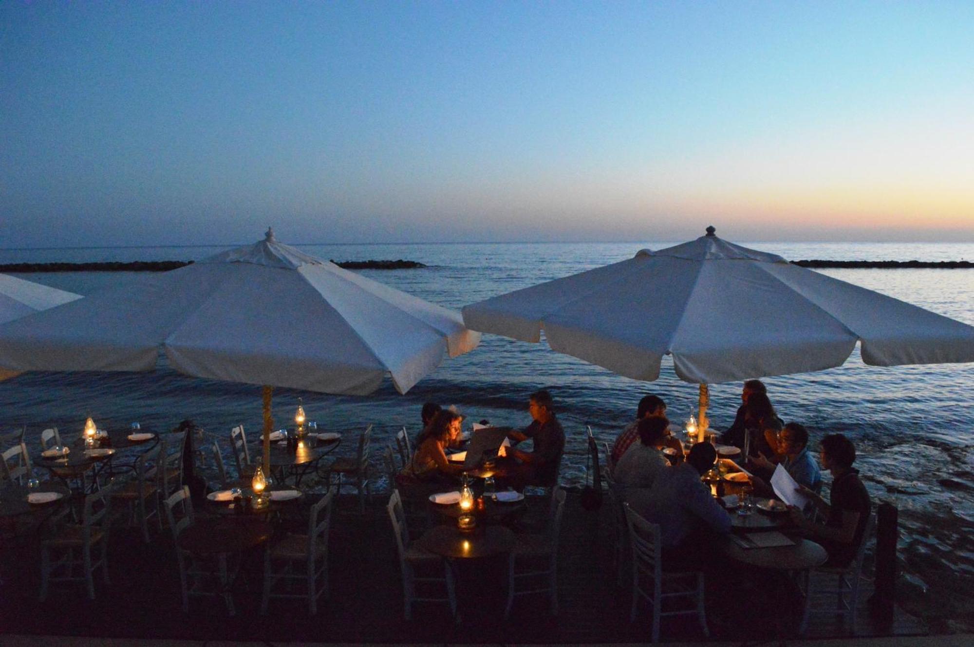 Hotel Almyra Paphos Exteriér fotografie Beach restaurant in Italy