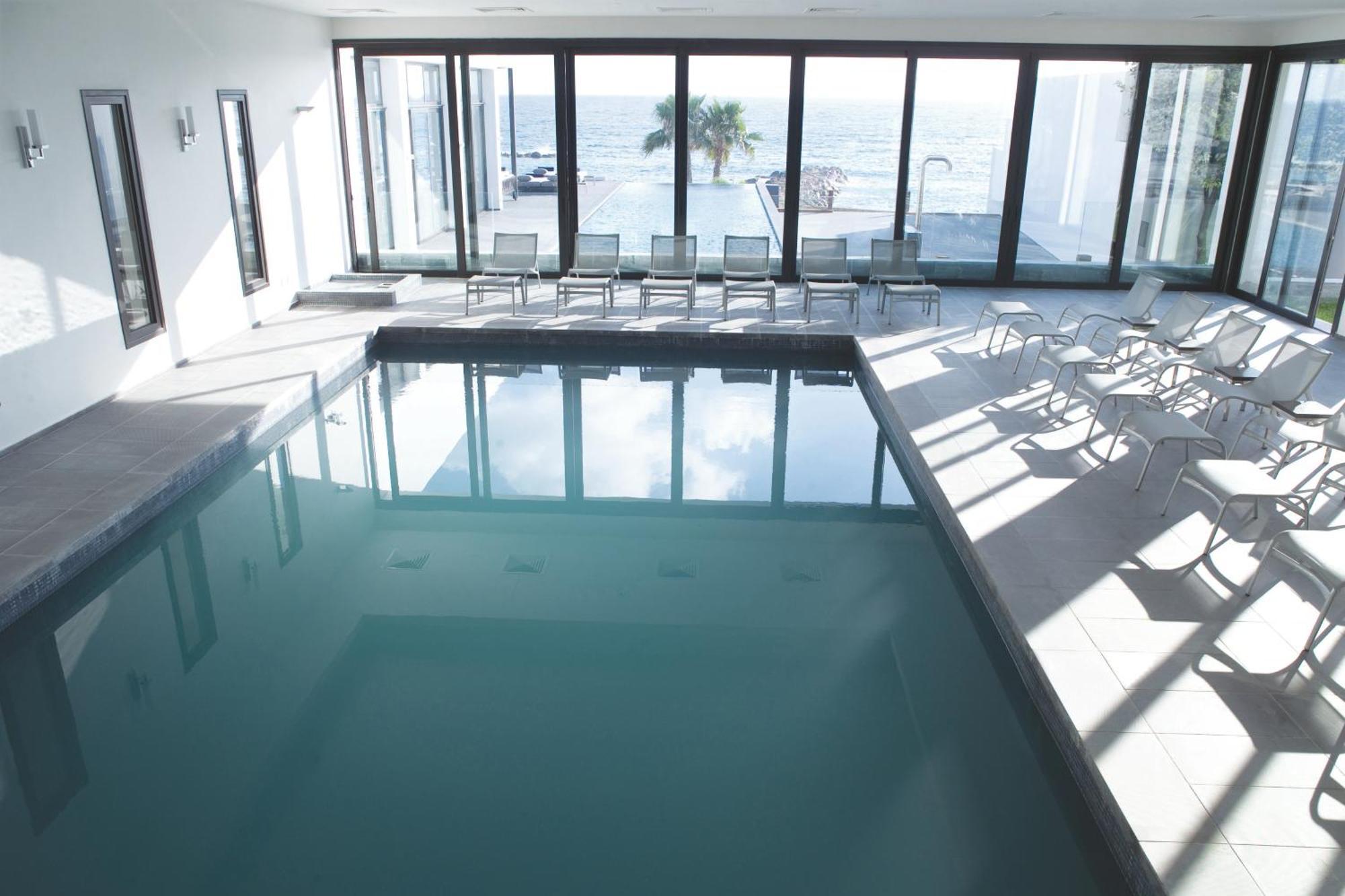 Hotel Almyra Paphos Exteriér fotografie The pool at the Hotel du Lac