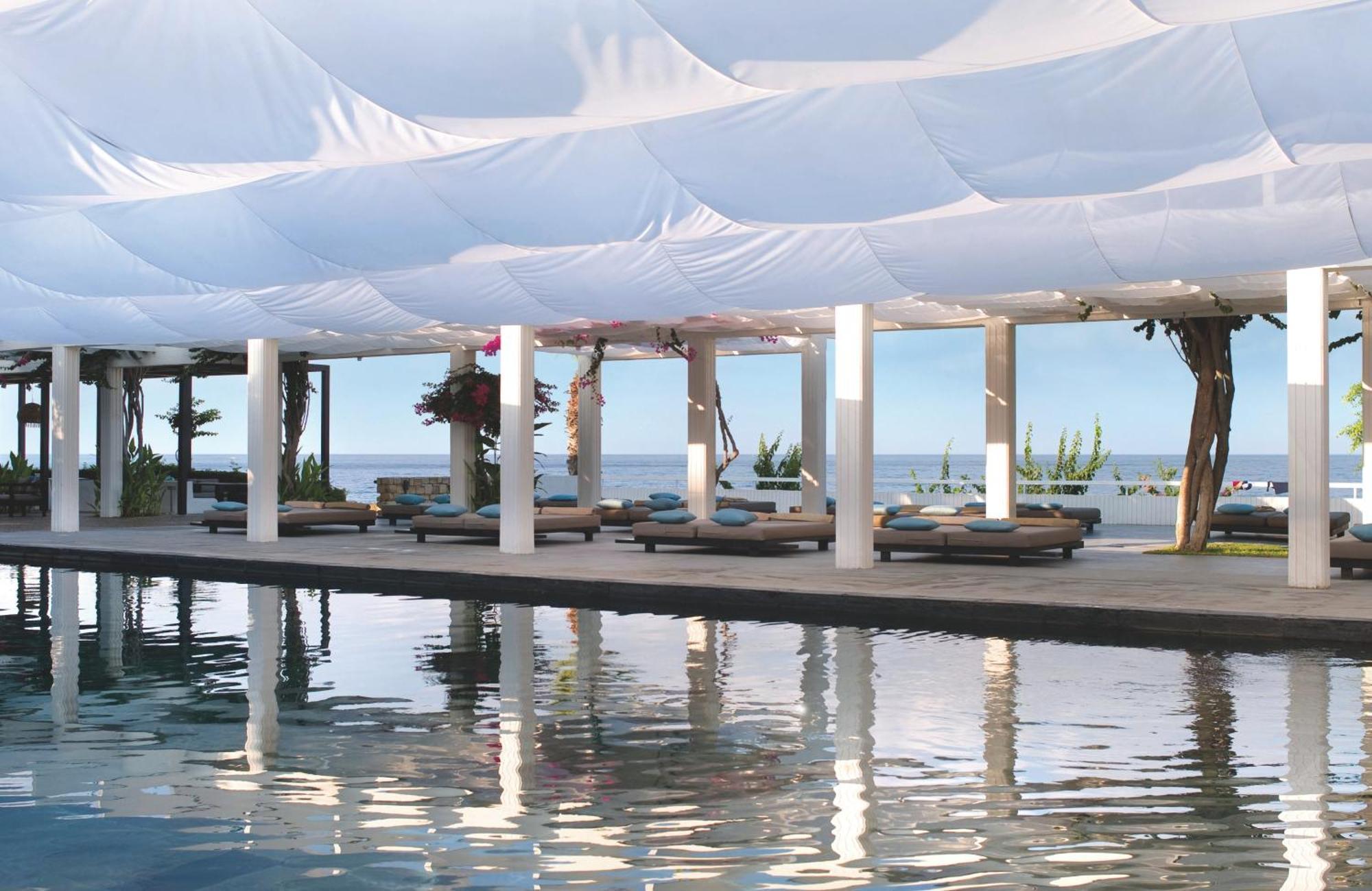 Hotel Almyra Paphos Exteriér fotografie The beach club at the resort